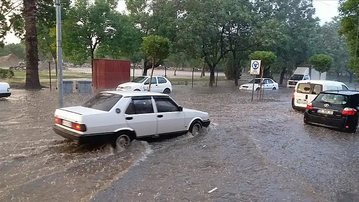Meteorolojiden Batı Anadolu ve Karadeniz'de kuvvetli sağanak uyarısı