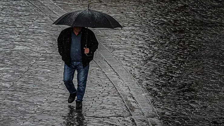 Meteorolojiden gök gürültülü sağanak yağış ve fırtına uyarısı