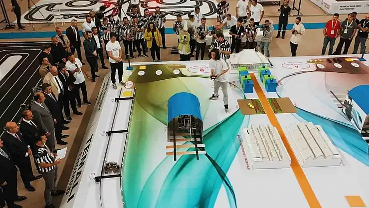 Ortaokul ve lise öğrencileri robotlarıyla büyüledi