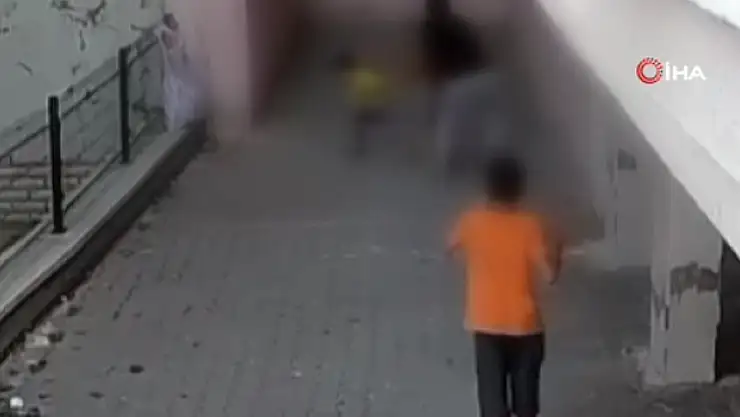 8 yaşındaki çocuğa komşusundan öldüresiye dayak