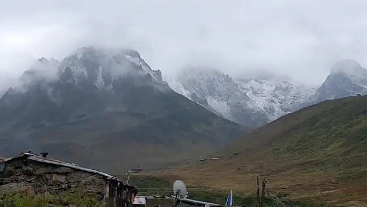 Rize'nin yüksek kesimleri beyaza büründü