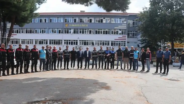 Vali Tavlı, okul ve çevrelerini denetleyerek uyarılarda bulundu