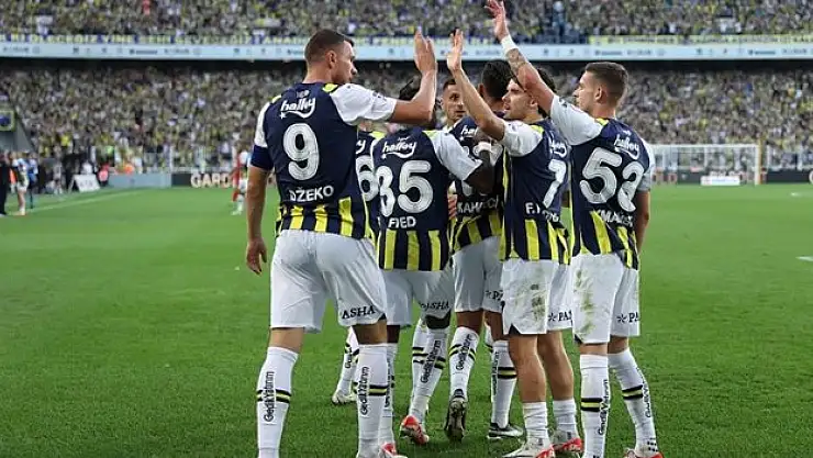 Fenerbahçe, Antalyaspor'u yenerek liderliğini sürdürdü