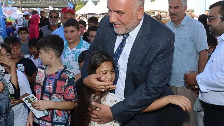 Sandıkçı: 'Gençlerimiz için yeni projeler üretiyoruz'