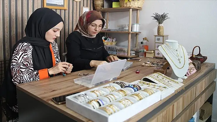 Kızı için yapmaya başladığı takılar yurt dışında alıcı buluyor