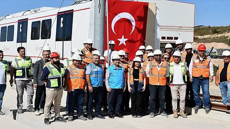 İlk yerli ve milli sürücüsüz metro aracı Gebze-Darıca hattında raylara indirildi