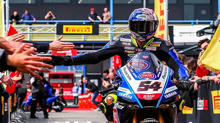 Milli motosikletçi Toprak Razgatlıoğlu, İspanya'daki ikinci yarışta da podyuma çıktı