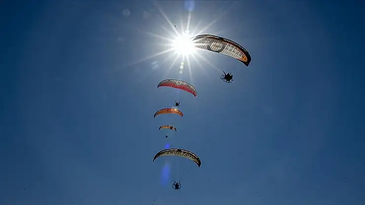 Van Gölü koyları gökyüzü tutkunlarının yeni rotası oldu