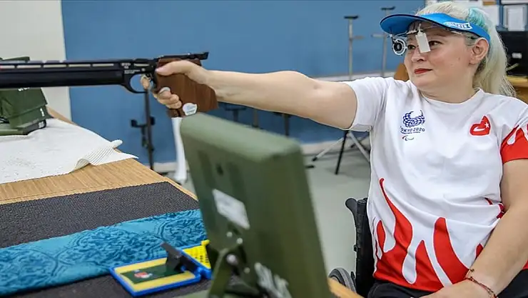 Milli para-atıcı Aysel Özgan, WSPS Dünya Şampiyonası'nda altın madalya kazandı