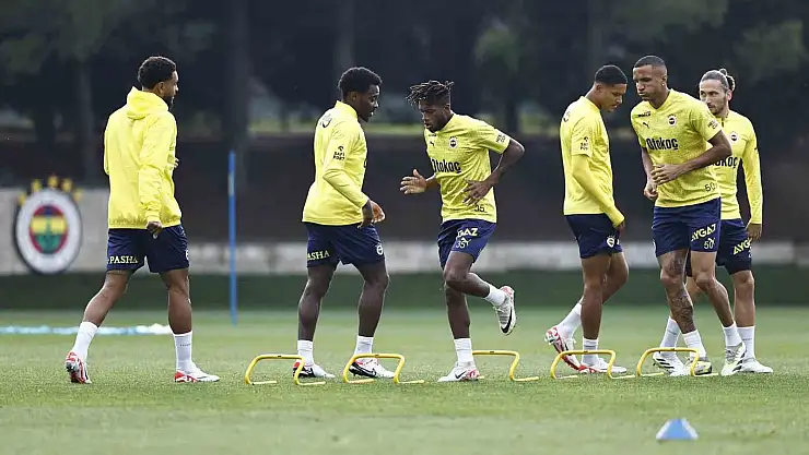 Fenerbahçe, Çaykur Rizespor maçı hazırlıklarını tamamlayarak kampa girdi