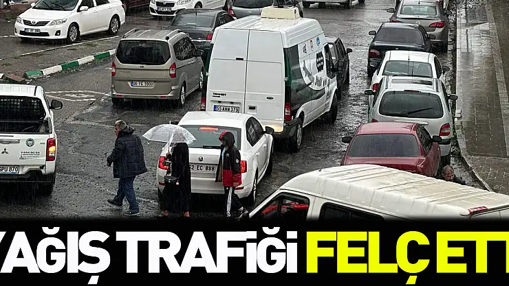 Sağanak Yağış Trafiği Felç Etti