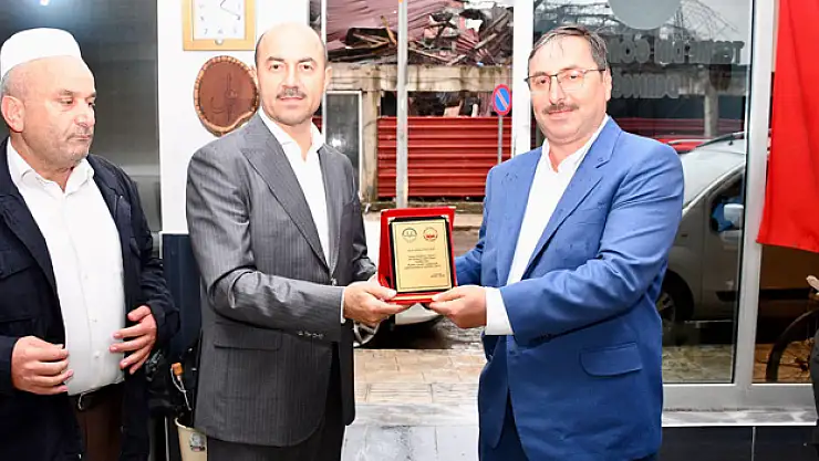 Terme'de emekliye ayrılan din görevlilerine plaket verildi