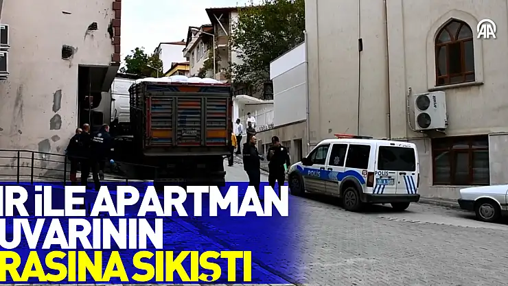 Samsun'da tır ile apartman duvarının arasına sıkışan sürücü öldü