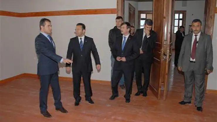 Bakan Kılıç, Gençlik Merkezi'nin tadilatını beğenmedi