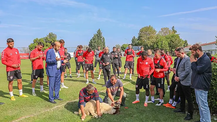 Son sırada bulunan Samsunspor, Rizespor maçı öncesi kurban kesti