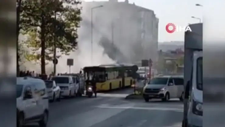 Arnavutköy'de İETT çilesi: Seyir halindeki otobüsten duman yükseldi, yolcular araçtan indirildi