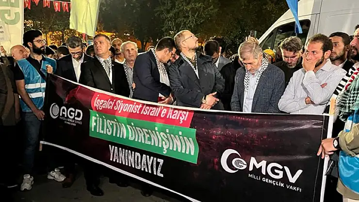 Fatih'te yüzlerce kişi Filistin'e destek için bir araya geldi