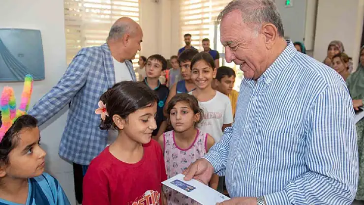 Seyhanlı ihtiyaç sahibi öğrencilere 'Eğitim Destek Kartı'