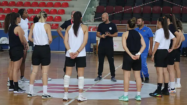 Hatay'ın kadın basketbol takımı, play-off potasında yer almayı hedefliyor