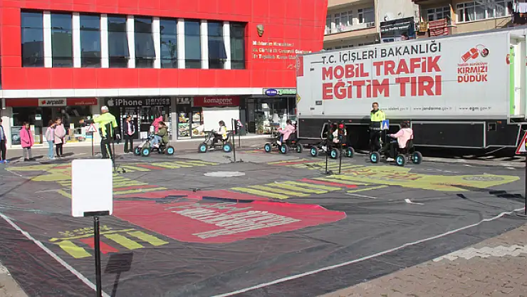 Öğrencilere uygulamalı eğitim