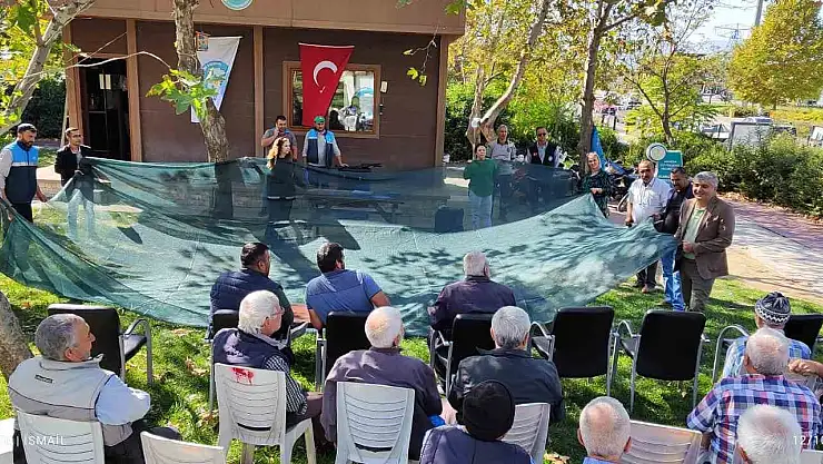 Büyükşehirin zeytin üreticilerine örtü desteği devam ediyor