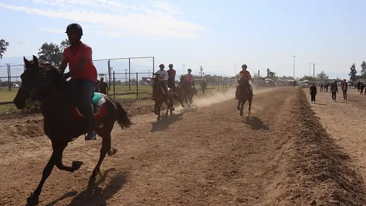 Nazilli'de rahvan atlar birincilik için yarıştı