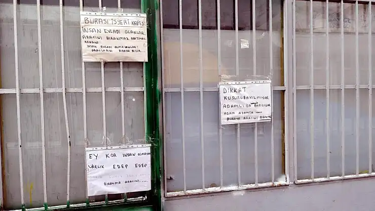 Araçlardan bıktı kapıya yazılar astı