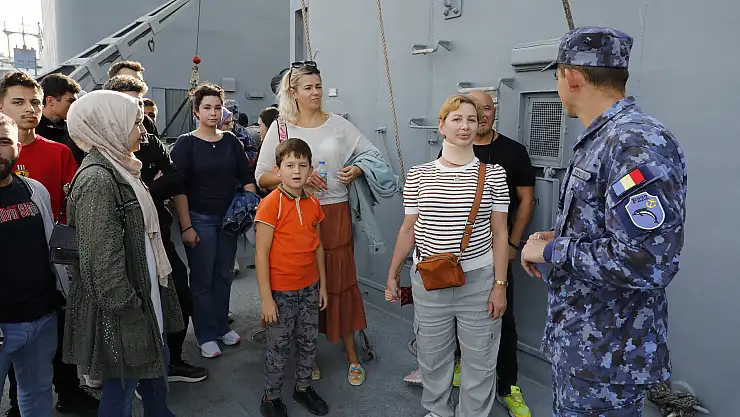 Romanya donanmasına ait fırkateyn halka açıldı