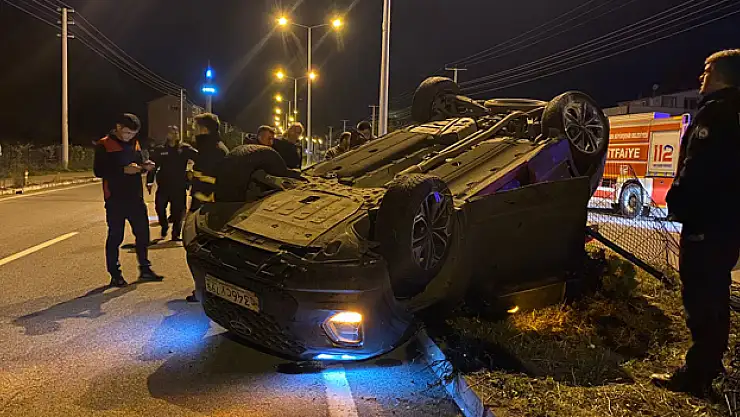 Otomobil Devrildi Üç Kişi Yaralandı