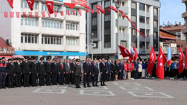 Havza'da Atatürk Anıtı'na çelenk sunuldu