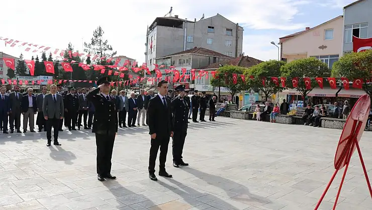 Asarcık'ta çelenk töreni