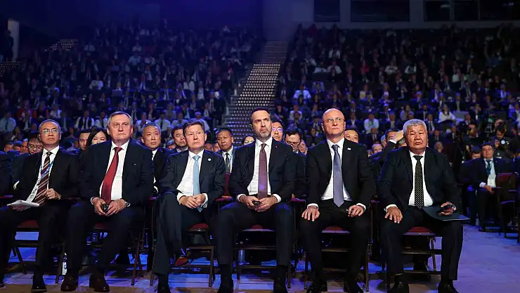 Bakan Bayraktar: 'Türkiye'de enerji merkezini 2024'te oluşturabileceğimizi düşünüyorum'