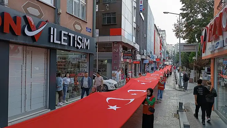 Kızılay Samsun Şubesi'nden bayrak yürüyüşü