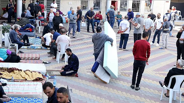 İsrail, Gazzeli işçileri 'toplu olarak cezalandırıyor