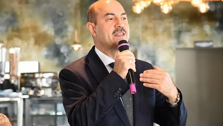 Kılıç temsilcileriyle bir arada