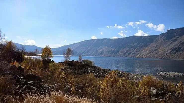 Nemrut Krater Gölü'nde, sonbahar coşkusu