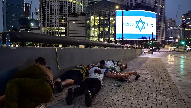 İsrail, Gazze'yi vururken, halkını atılan roketlere karşı mobil uygulama ile bilgilendiriyor