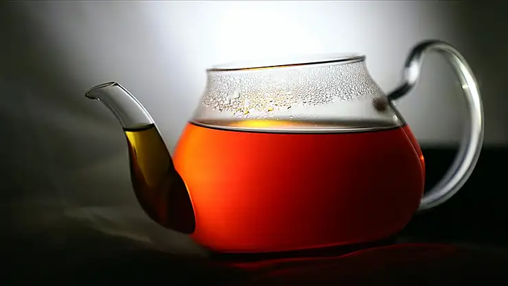 Çay güneş ışığından koruyor