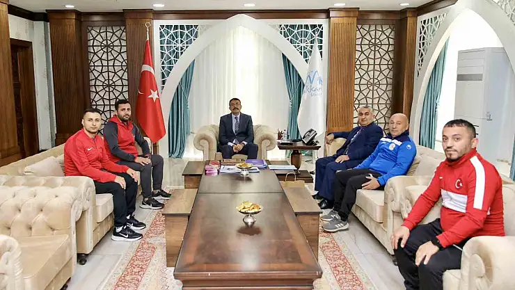 ' Gençlerimizi spora yönlendirmeli ve onlara bir umut aşılamalıyız'