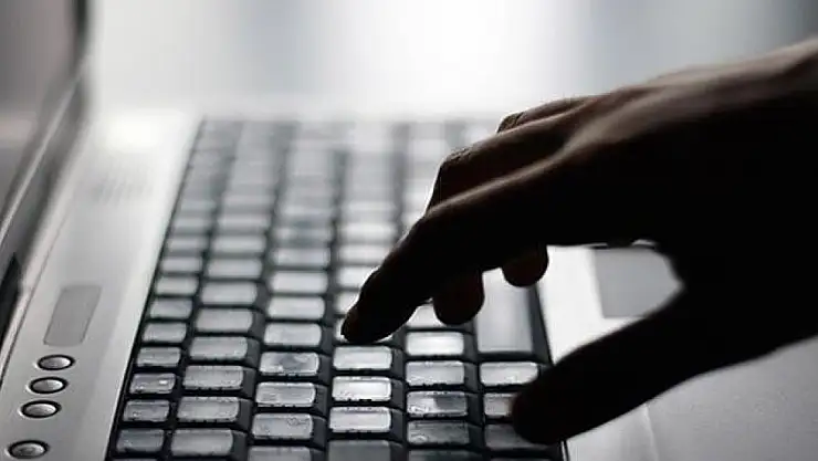 1350 internet sitesine engel!