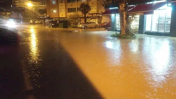 Düzce'de sağanak etkili oluyor