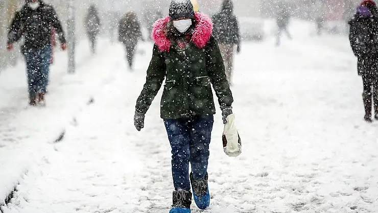 Ladik ilçesine mevsimin ilk karı yağdı