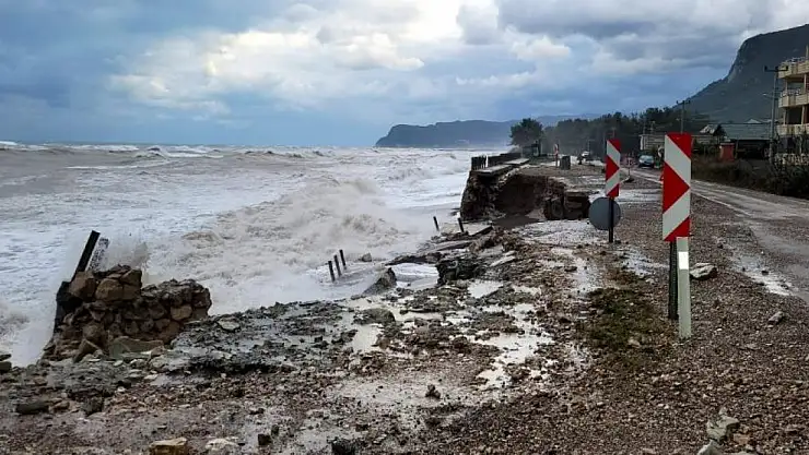 OLUMSUZ HAVA ŞARTLARI 3 TEKNEYİ BATIRDI