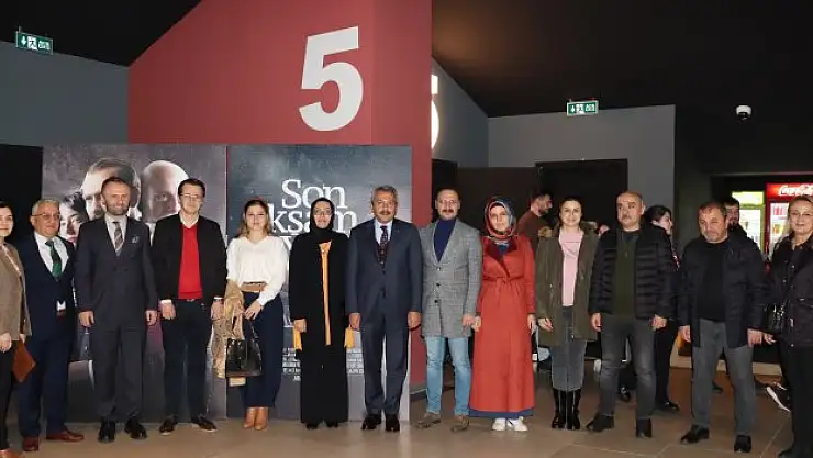 Rize Valisi Baydaş, öğrencilerle film izledi