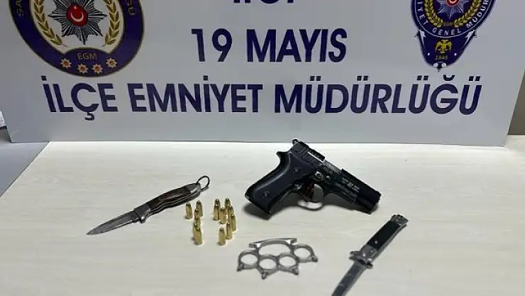 3 araçta çeşitli madde bulundu