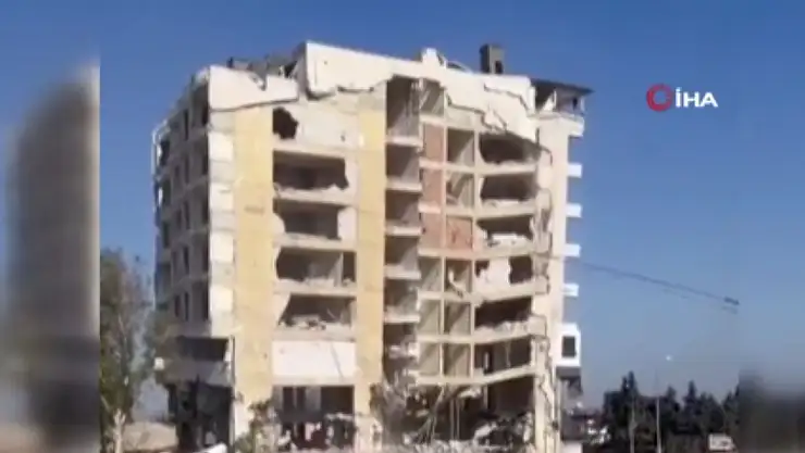 8 katlı bina yerle bir oldu