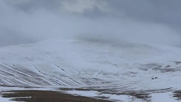 Kars'ın yüksekleri karla kaplandı