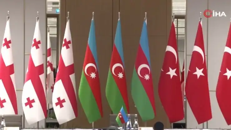 3 ülkenin bakanı Bakü'de buluştu