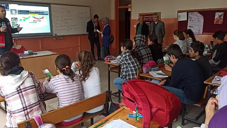 Öğrencilere mücadele bilgilendirmesi