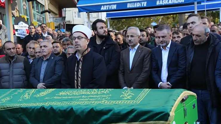 Artvin Gençlik Kolları Başkanı'nın cenaze törenine Bakan Uraloğlu da katıldı